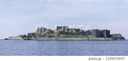 長崎側から望む軍艦島全景（合成） 120955047