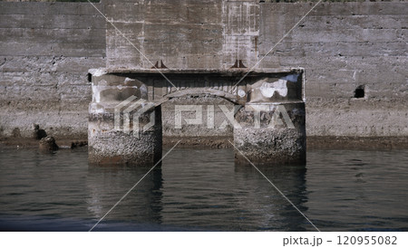 軍艦島の積込桟橋橋台 120955082