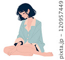 座ったままうたた寝する女の子 120957449