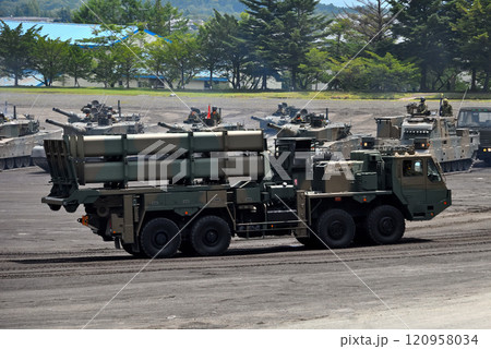 中部・陸上自衛隊・富士学校記念行事・観閲式で行進する対艦ミサイル、12式地対艦誘導弾・静岡県小山町 中部・陸上自衛隊・富士学校記念行事・観閲式で行進する対艦ミサイル、12式地対艦誘導弾・静岡県小山町 120958034