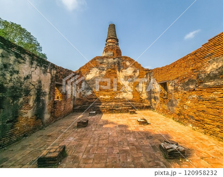 Ruins of Langkhadum Wat temple, Ayutthaya, Thailand Ruins of Langkhadum Wat temple, Ayutthaya, Thailand 120958232