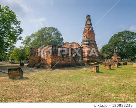 Ruins of Langkhadum Wat temple, Ayutthaya, Thailand 120958235