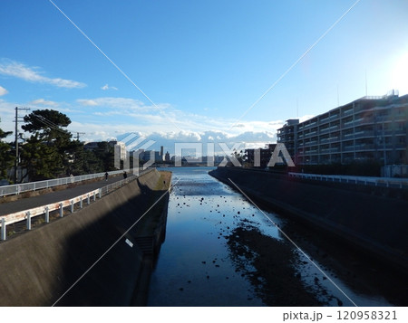 西宮市の浜を回生病院方面から 120958321