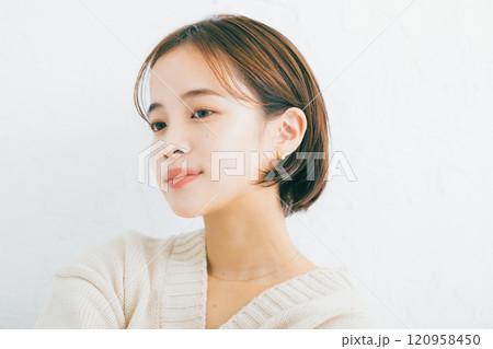 女性　ヘアスタイル 120958450