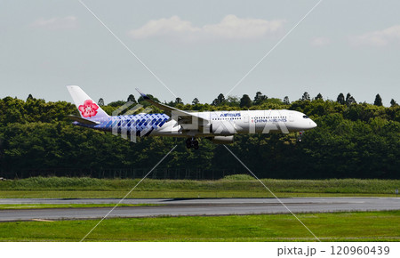 チャイナエアラインA350-900成田アブローチ十余三 120960439