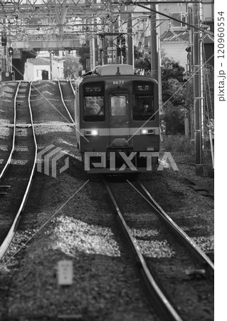 車齢50年!!下町を行く… 亀戸線を快走するベテラン通勤車『8000系』 120960554