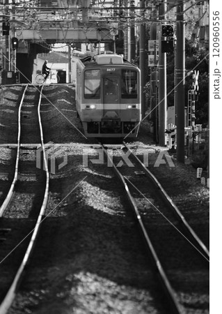 車齢50年!!下町を行く… 亀戸線を快走するベテラン通勤車『8000系』 120960556