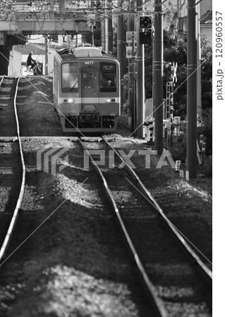 車齢50年!!下町を行く… 亀戸線を快走するベテラン通勤車『8000系』 120960557