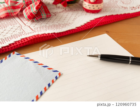 サンタクロースへ手紙を書く　サンタさんへリクエスト　冬の便り　エアメール封筒 120960735