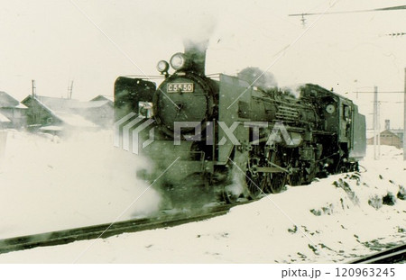 昭和44年　北海道　旭川機関区のC55蒸気機関車　旭川市　記録写真 120963245