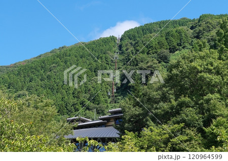 ふもとから眺める獅子吼高原　石川県白山市 120964599