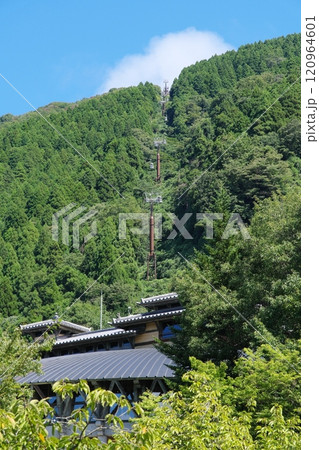 ふもとから眺める獅子吼高原　石川県白山市 120964601
