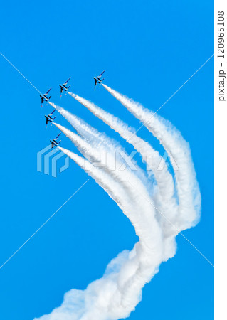 ブルーインパルス　チェンジオーバーターン （入間航空祭） 120965108