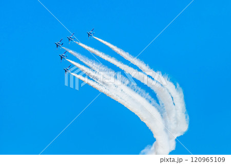ブルーインパルス　チェンジオーバーターン （入間航空祭） 120965109
