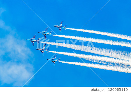 ブルーインパルス　チェンジオーバーターン （入間航空祭） 120965110