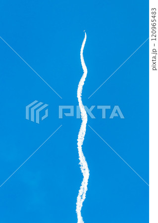 ブルーインパルス　バーティカルクライムロール（入間航空祭） 120965483