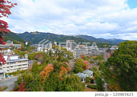 【山口県山口市】亀山公園山頂広場から見る山口市の町並み 120965625