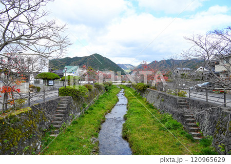 【山口県山口市】晩秋の一の坂川の風景 【山口県山口市】晩秋の一の坂川の風景 120965629