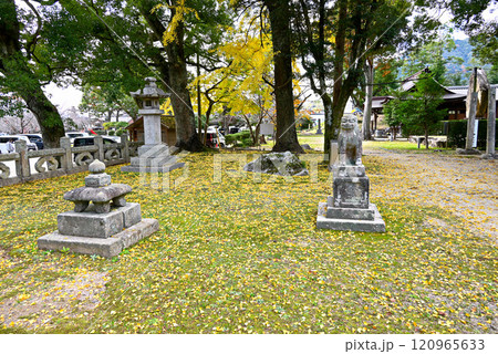 【山口県山口市】八坂神社の境内 【山口県山口市】八坂神社の境内 120965633
