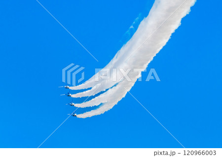 ブルーインパルス　チェンジオーバーループ（入間航空祭） 120966003