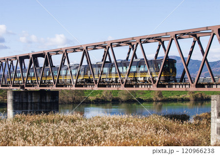 ススキの橋 120966238