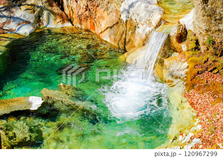 黄金の滝と滝壺 黄金の滝と滝壺 120967299