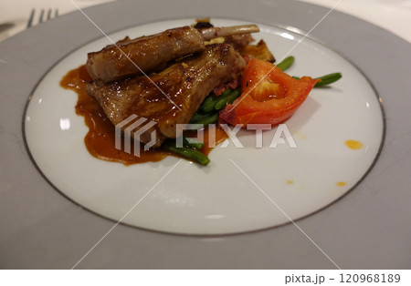豪華客船MSCベリッシマでの食事 ディナー 豪華客船MSCベリッシマでの食事 ディナー 120968189