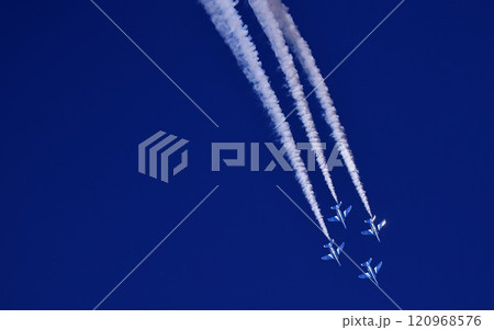 航空自衛隊ブルーインパルスの曲芸飛行 航空自衛隊ブルーインパルスの曲芸飛行 120968576