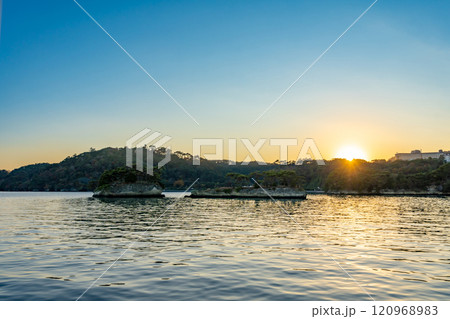日本三景松島 島めぐり 松島湾一周「仁王丸コース」双子島（亀島、鯨島）ホテル松島大観荘 120968983