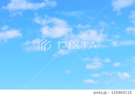 青空と白い雲・背景素材 青空と白い雲・背景素材 120969118