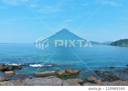鹿児島県 青空と海の長崎鼻からの風景 鹿児島県 青空と海の長崎鼻からの風景 120969160
