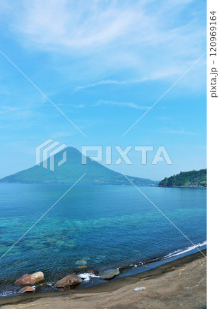鹿児島県 青空と海の長崎鼻からの風景 鹿児島県 青空と海の長崎鼻からの風景 120969164