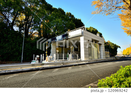 秋の首都高速4号新宿線 代々木出入口 秋の首都高速4号新宿線 代々木出入口 120969242