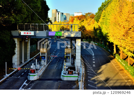 秋の首都高速4号新宿線 代々木出入口 秋の首都高速4号新宿線 代々木出入口 120969246