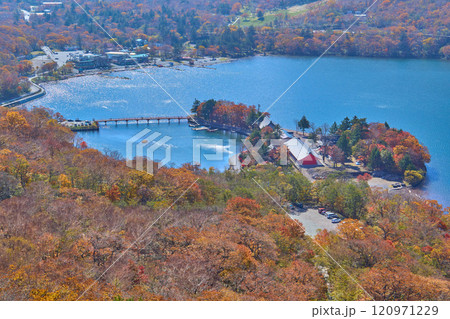 秋の赤城山(黒檜山)の登山道より大沼、赤城神社方面の眺望 秋の赤城山(黒檜山)の登山道より大沼、赤城神社方面の眺望 120971229