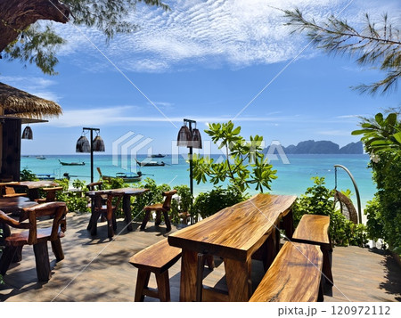 A serene and beautiful tropical beach paradise featuring traditional boats 120972112