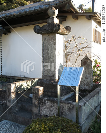鎌倉市の薬王寺にある駿河大納言徳川忠長公供養塔 鎌倉市の薬王寺にある駿河大納言徳川忠長公供養塔 120972587