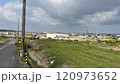 日本の田舎の電柱と畑 120973652
