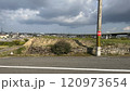 日本の田舎の電柱と風景 120973654
