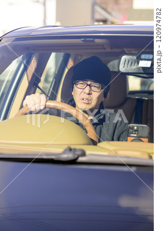 イライラする運転手(イメージ) イライラする運転手(イメージ) 120974782