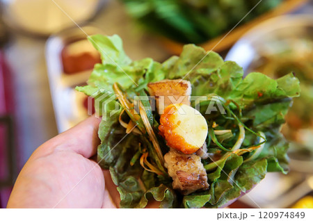 Korean barbecue food. Lettuce , Sesame leaf and meat wrap 120974849