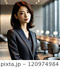 オフィスで働くスーツ姿の美しい日本人女性 120974984