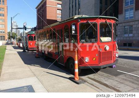 ダラスの観光バス 120975494