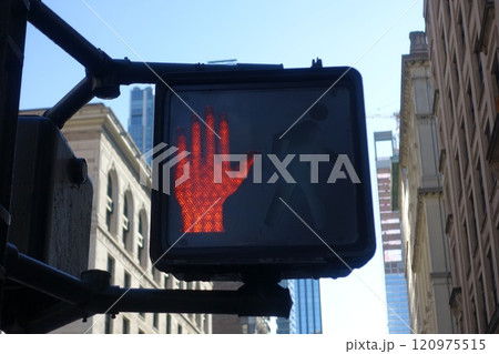 止まれのサイン 120975515