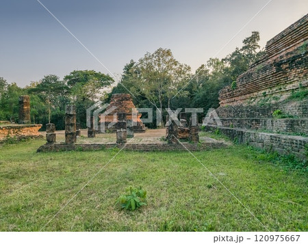 Ruins of Yah Kron Wat temple, Sukhothai, Thailand 120975667