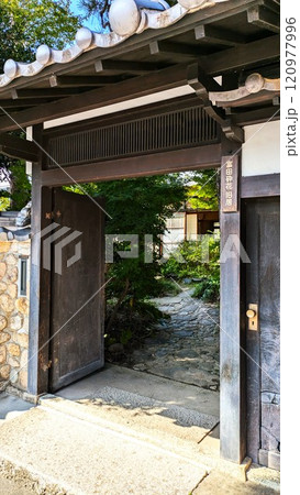 芦屋市の富田砕花旧居の門 芦屋市の富田砕花旧居の門 120977996