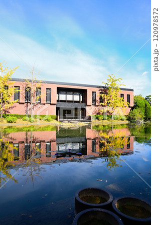 石橋文化センターにある久留米市立美術館 120978572