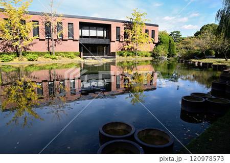 石橋文化センターにある久留米市立美術館 120978573