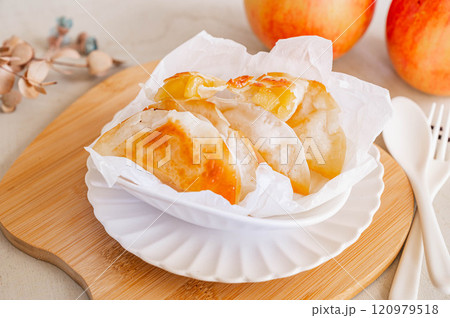 餃子の皮でアップルパイ 120979518