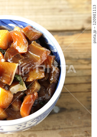 豪華山盛り具だくさんの漬け海鮮丼 120981113